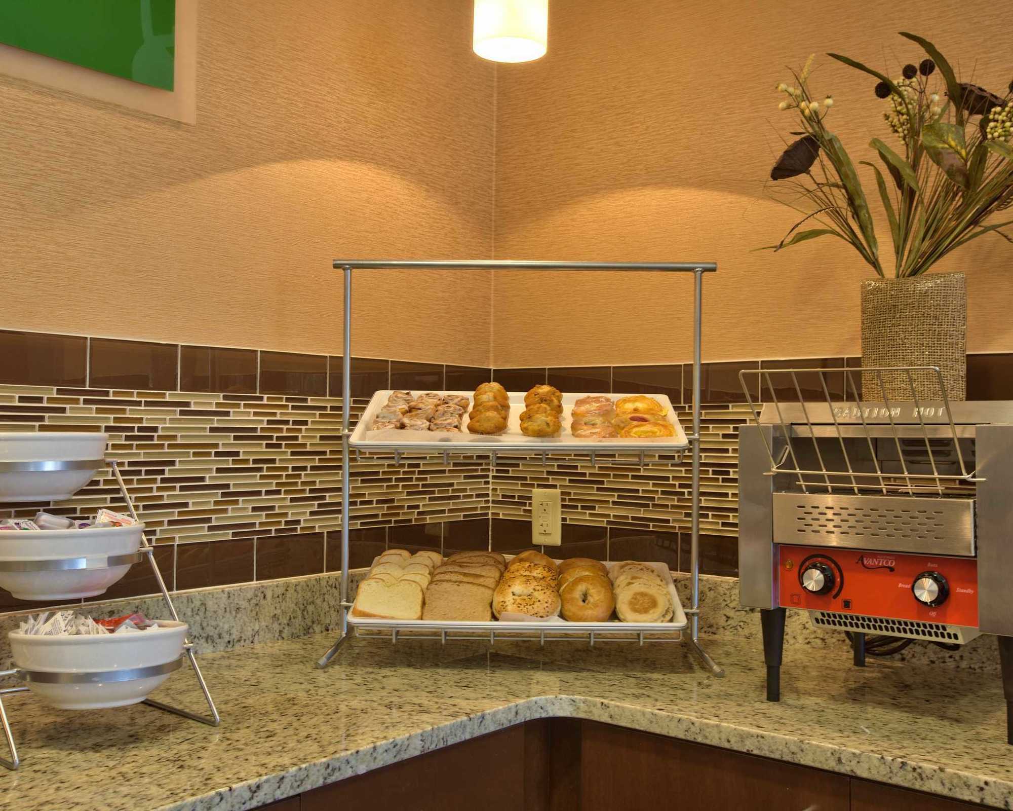 Comfort Inn & Suites Dothan East Konforlar fotoğraf